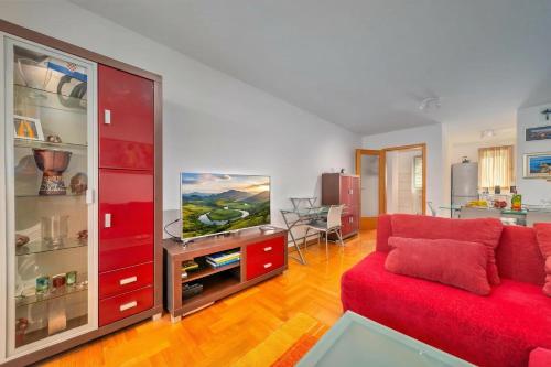 Cityscape Comfort Apartment With Garage - Happy Rentals