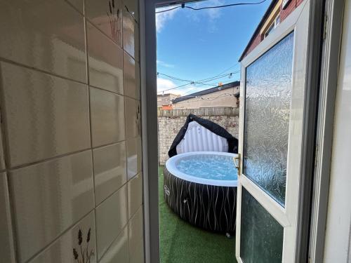 Tranquil Hideaway with Hot Tub and Pool Table photo 10