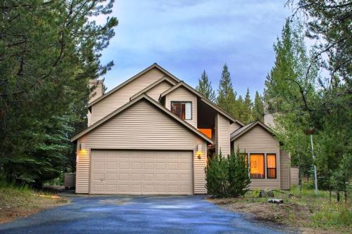 a house with a garage in a driveway at 4 Approach Lane in Sunriver