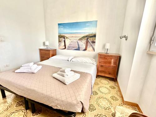 a bedroom with two beds and a painting on the wall at Villa Oleandera a Polignano a Mare in Polignano a Mare