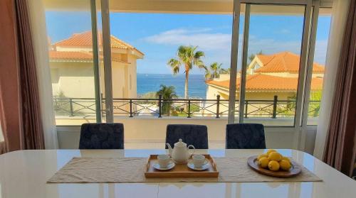 Grand Villa Blue Horizon in Los Cristianos, Ocean-Facing, Private Garden and Parking, 5 BR