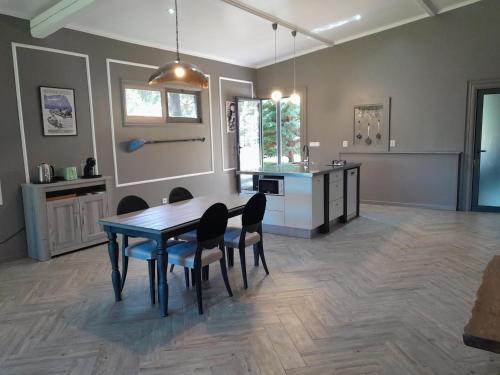 a kitchen and dining room with a table and chairs at Gala Da Vittoria in Capelas