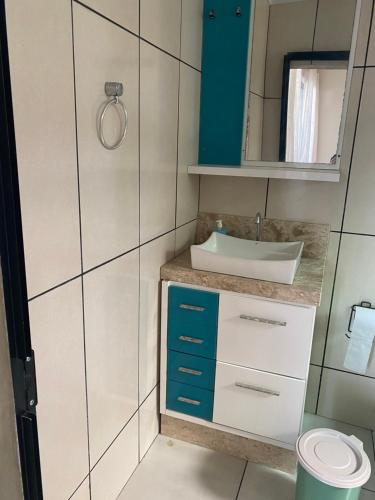 a small bathroom with a sink and a mirror at Studio sattwa 2 in Prudentópolis