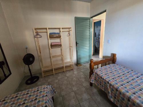 a bedroom with two beds and a room with a closet at MAEVE Albergue in Goiás