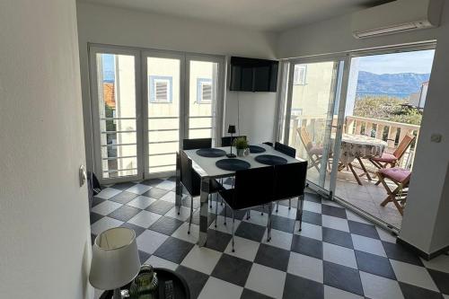 Apartments by the sea Mirca, Brac - 24865