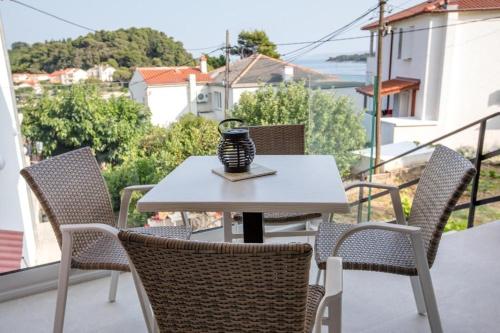 Apartments by the sea Palit, Rab - 25309