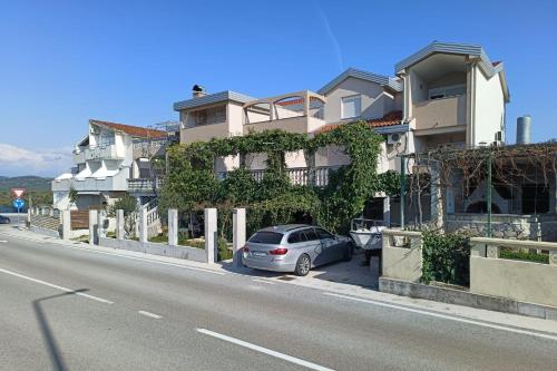 Apartments with WiFi Pirovac, Sibenik - 25497