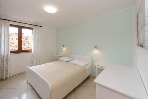 Apartments with parking space Rovinj - 25502