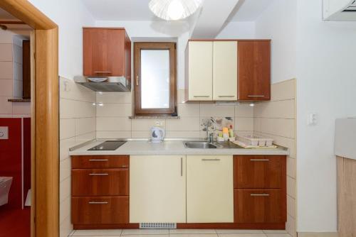 Apartments with parking space Rovinj - 25502