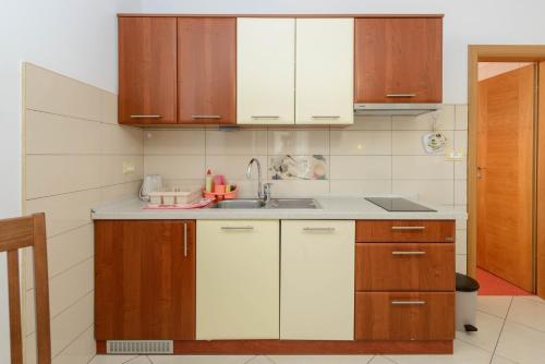 Apartments with parking space Rovinj - 25502