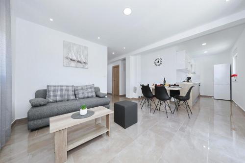 Apartments with swimming pool Seline, Paklenica - 25503