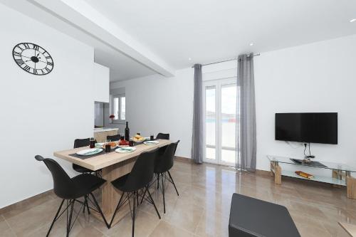 Apartments with swimming pool Seline, Paklenica - 25503