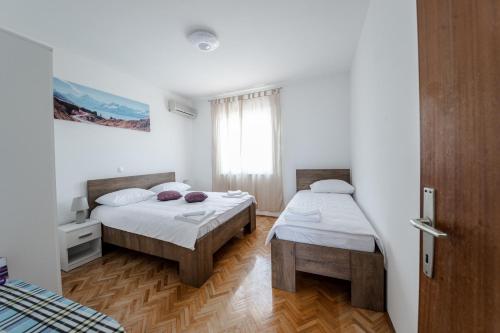 Family friendly seaside apartments Seline, Paklenica - 25504