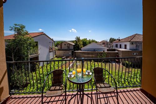 Family friendly seaside apartments Seline, Paklenica - 25504
