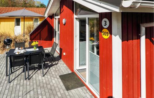 a table and chairs on a patio outside of a building at Schatzkiste 3 - Dorf 4 in Travemünde
