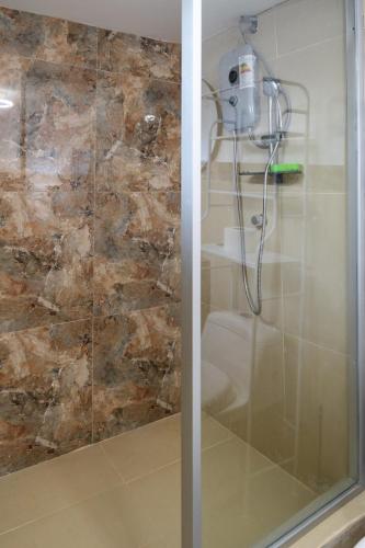 a shower with a glass door in a bathroom at Comfortable apartment in Urubamba in Urubamba