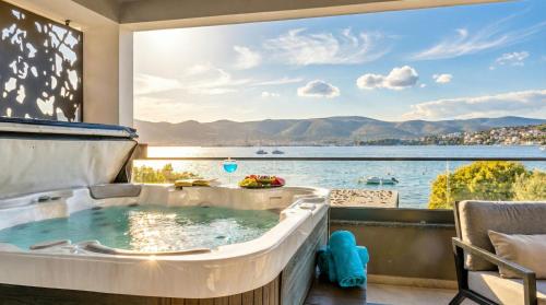 Deluxe Villa Palace Nera SEAFRONT 2 POOLS & SPA