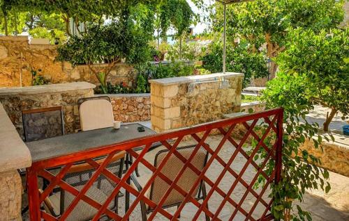 Cozy Apartment In Bol With Wifi