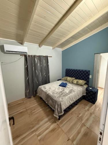 a bedroom with a bed in a room with blue walls at departamento luck in Puerto Iguazú