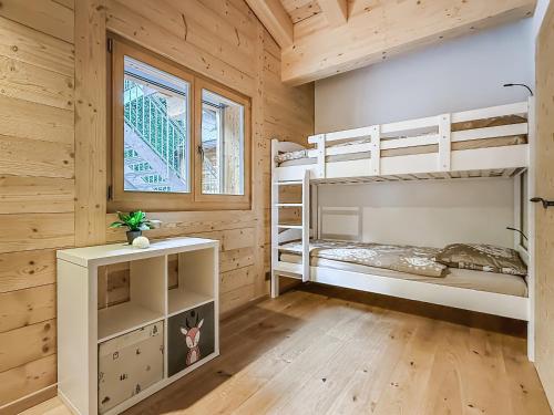 a bedroom with bunk beds in a wooden cabin at Elevate in Ovronnaz