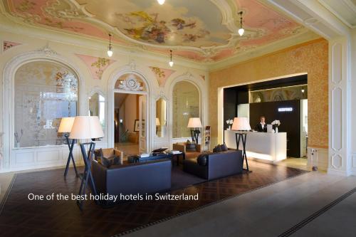 
Lobby/Rezeption in der Unterkunft Hotel Vitznauerhof - Lifestyle Hideaway at Lake Lucerne
