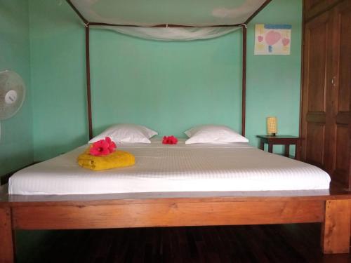 a bed with two stuffed animals on top of it at VILLA Paradisakely in Nosy Be