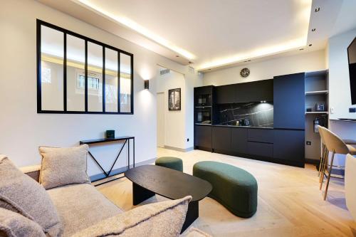 Elegant Home close to the Eiffel Tower