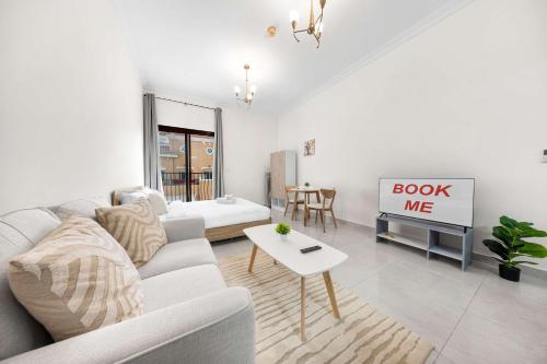 Free housekeeping visits during your stay - StayShort - Comfortable Studio in JVC that Sleeps 2