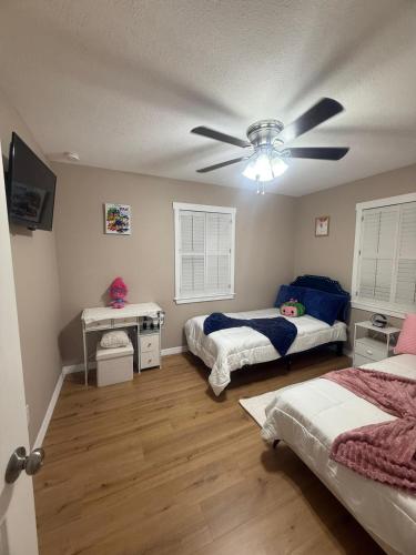 a bedroom with two beds and a ceiling fan at Njade & Luxury Stay in Spring Hill