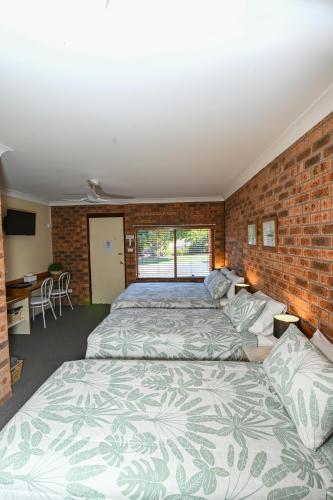Llit o llits en una habitació de Hills of Gold Motel at Nundle