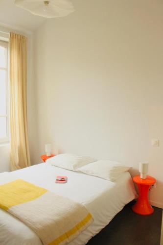 a bedroom with a large bed and a window at L'Oustalet Arles in Arles