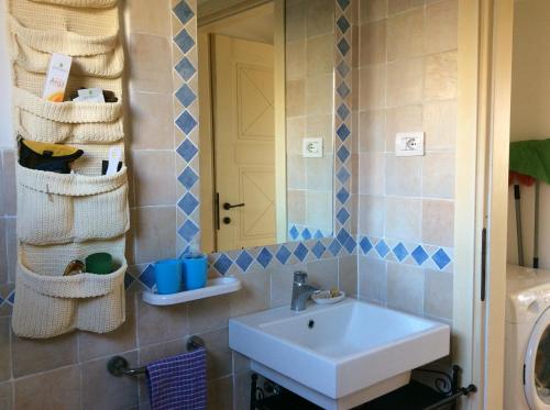 A bathroom at Sardinia Beach Apartments