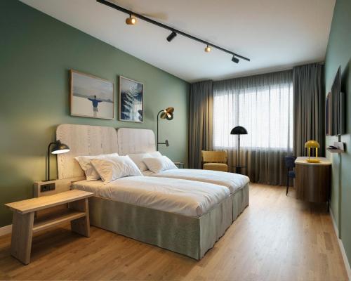 a bedroom with a large bed in a room at Scandic Charlottenburg in Berlin