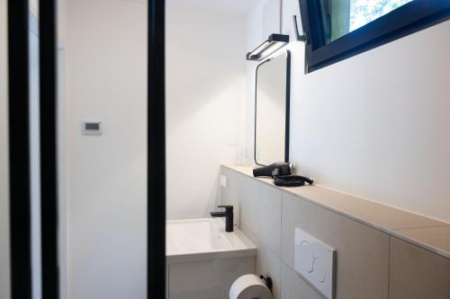 a bathroom with a sink and a mirror at MICAMPA Wien Wienerwald in Vienna