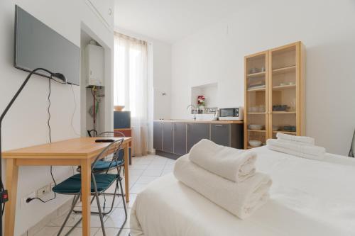 GuestHost - Comfy Studio X2 in Navigli District