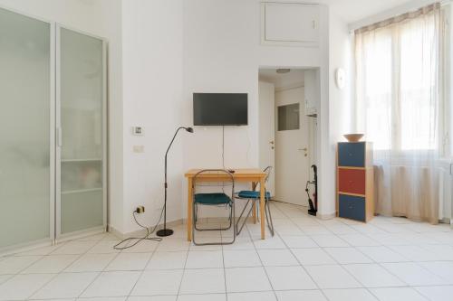 GuestHost - Comfy Studio X2 in Navigli District