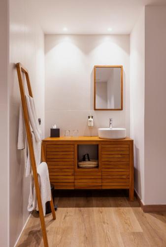 a bathroom with a sink and a mirror at SB Madrid Norte in San Sebastián de los Reyes