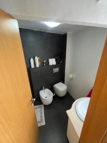 a bathroom with a white toilet and a sink at SELA HOME y Garaje, Algemesi Home in Algemesí