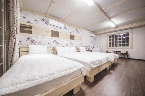 Letto o letti in una camera di Red Windmill Pension