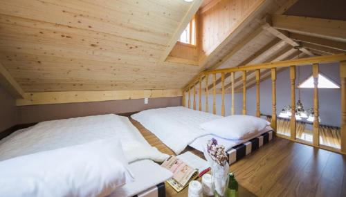 Letto o letti in una camera di Red Windmill Pension