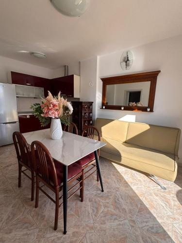 App with beautiful sea view,AC,WiFi 229