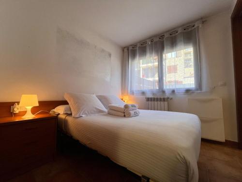 a bedroom with a bed with two towels on it at AC Apartaments Cabirol Incles in Incles