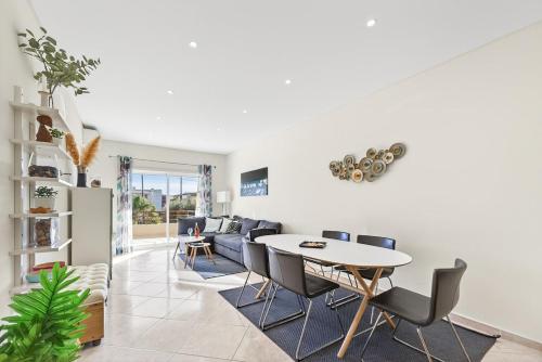 Sunny Apartment in Falésia