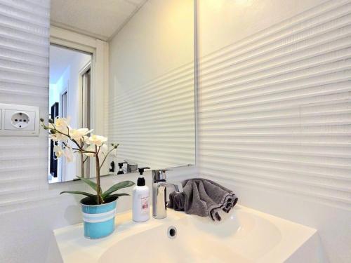 La Nogalera Vistas Modern 3bed 2 Bath with seaviews and private parking by NAMASTE ELITE