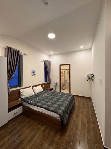 a bedroom with a bed and a mirror in it at Carol Dalat in Khu Chi Lăng