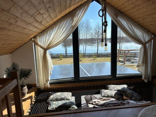 a view of a tub in a room with a window at Wrzosowisko Sominki in Sominy