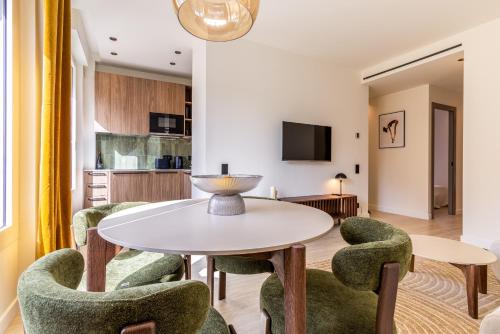 Stylish modern apartment in prime location