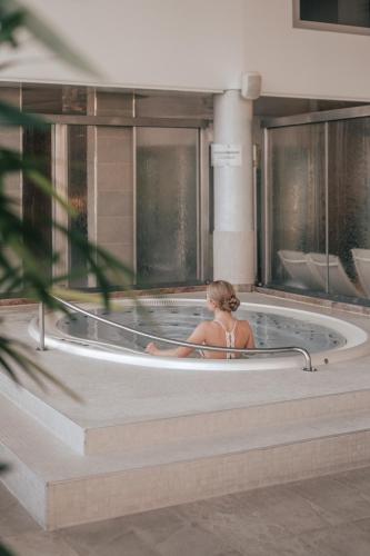Hotel & Medi-Spa Biały Kamień — Swimming pool