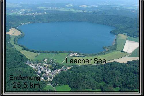 an aerial view of a lake with the words leader see at Ferienwohnung Schäfer in Anschau