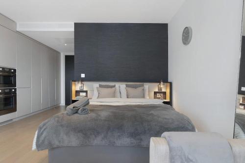 a bedroom with a large bed and a couch at Stylish Studio With Wi-Fi and Shared Spa Facilities in Manchester